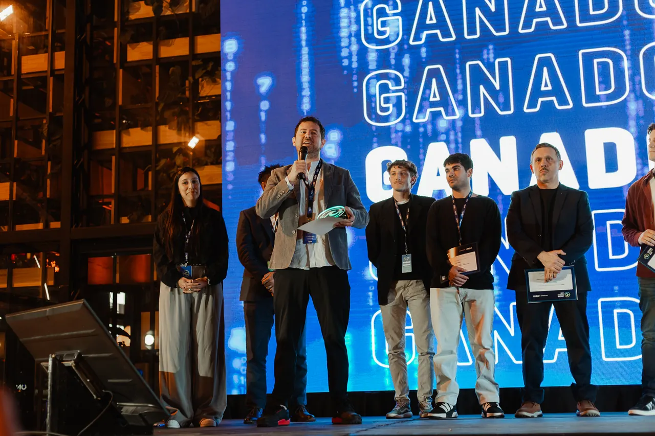 El equipo de Camet Robótica recibe el premio